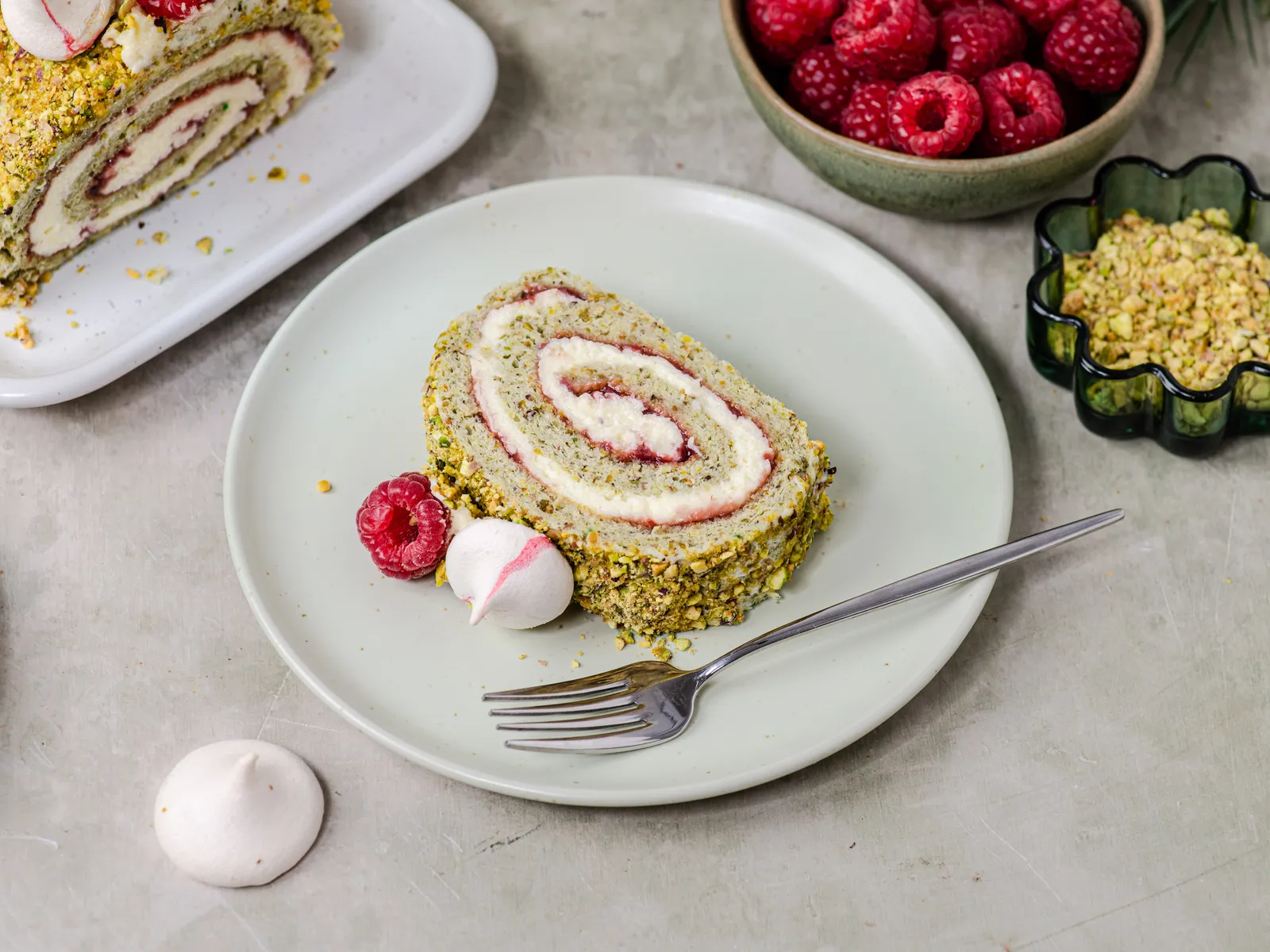 Rolada s pistacijom i
malinama